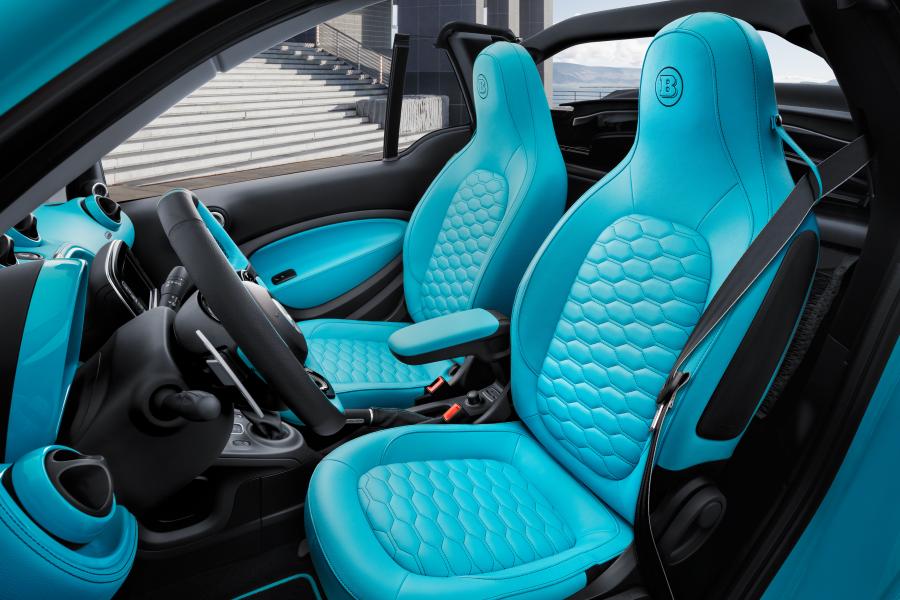 Интерьер Smart ForTwo Ultimate 125 by Brabus (A453) 2017 года  (фото 10 из 17)